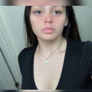 Meet your Posher, Emiliana